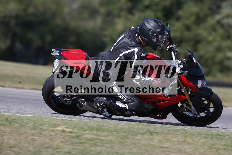 Archiv-2025/49 26.08.2025 Cornu Master School ADR/gruen-vert/0-1